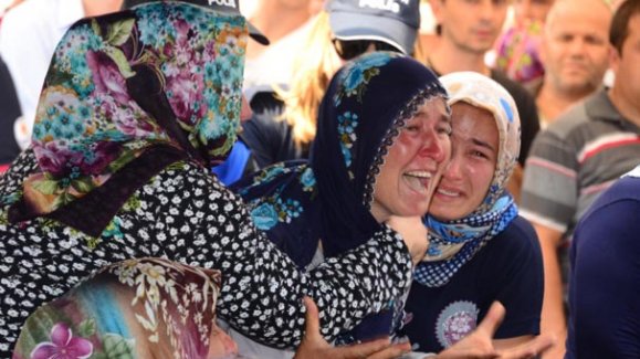 Şehidin cenazesine eşiyle bebeği de katıldı