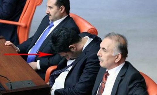 Uğur Işılak'tan 'mecliste uyku' açıklaması