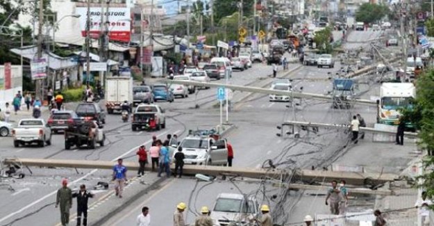 Bir araç bütün cadde trafiğini birbirine kattı