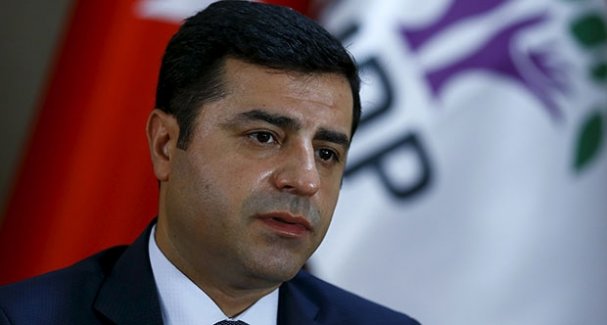 O toplantıyı ' acil ' iptal etti ve Bürüksel'e gitti