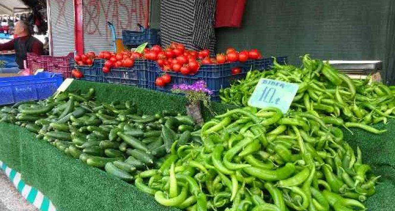 Bursa'da havaların ısınmasıyla pazarda fiyatlar yüzde 70 düştü