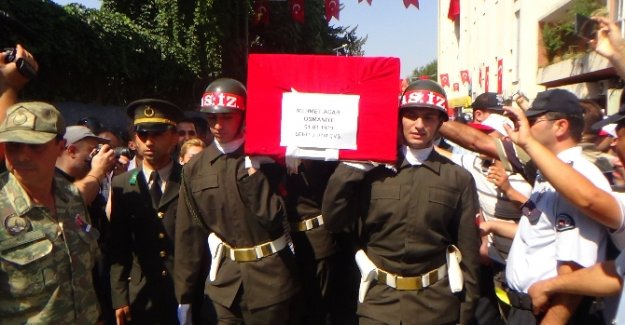 Şehidi binler uğurladı