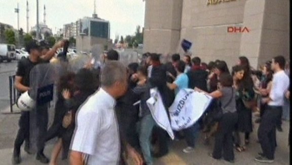 Çağlayan Adliyesi'nde avukatlara polis müdahalesi