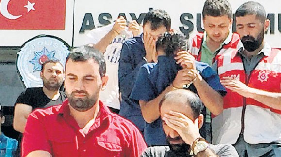 Borçlandırıp fuhuşa zorladılar