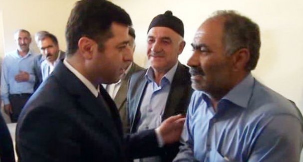 Selahattin Demirtaş'tan şehit evine ziyaret