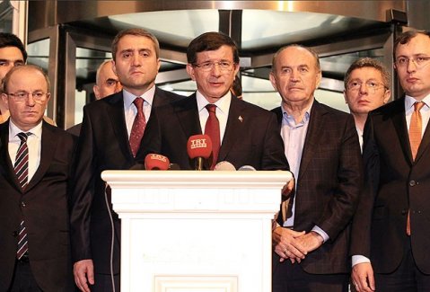 Davutoğlu: Siyasi mühendislik boyutu da var