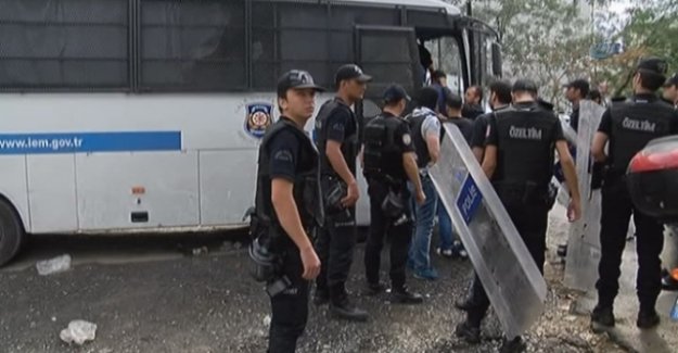 Konsolosluk saldırganına destek veren eylemciler gözaltında