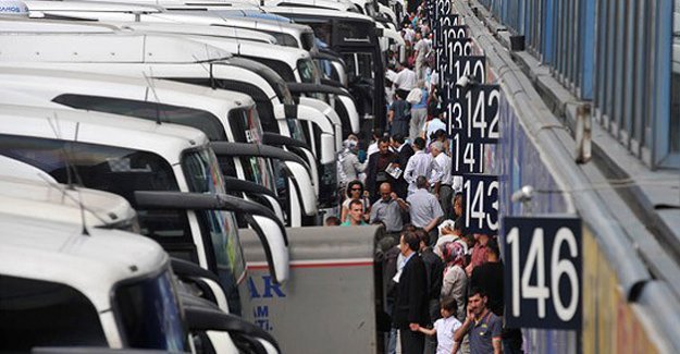 61 yaşındaki kadını otobüsten attı