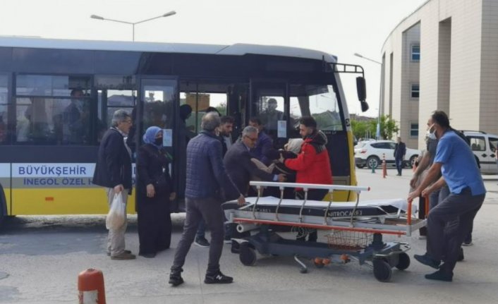 Bursa'da otobüs şoförü fenalaşan kadın yolcuyu hastaneye yetiştirdi