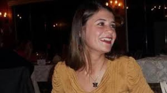 Otomobille sevgilisinin üzerinden geçti