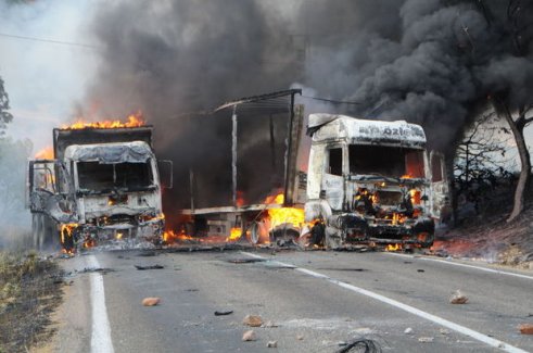 Teröristler 6 TIR daha yaktı