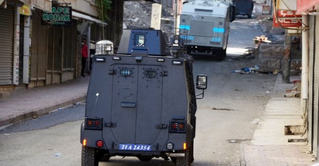 Silvan’da polis merkezine bombalı saldırı