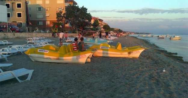 Denizde kaybolan 5 genç gözyaşlarıyla anıldı