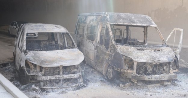 PKK 30 iş makinesi ve aracı yaktı