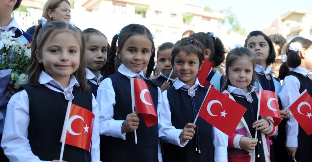 Davutoğlu okulların ne zaman açılacağını açıkladı