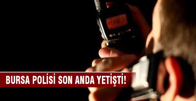 Altınlarını dolandırıcıya veriyordu, son anda polis yetişti
