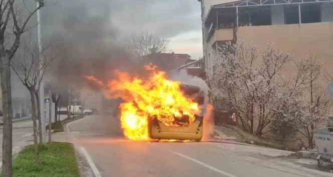 Bursa'da halk otobüsünde korku dolu anlar! Alev alev yandı