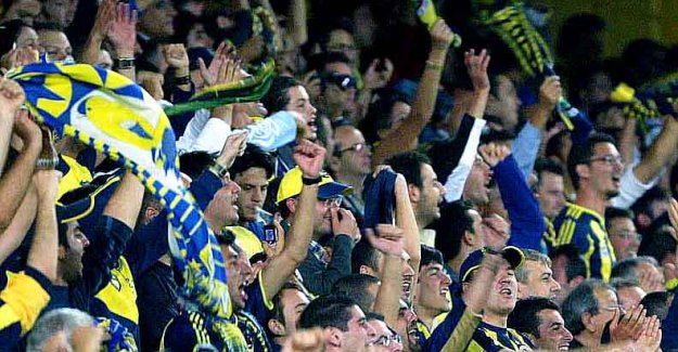 Fenerbahçeli taraftarlar isyan etti