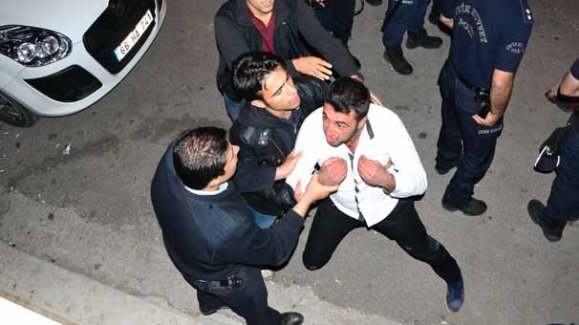 Linç edilmekten yine polis kurtardı...