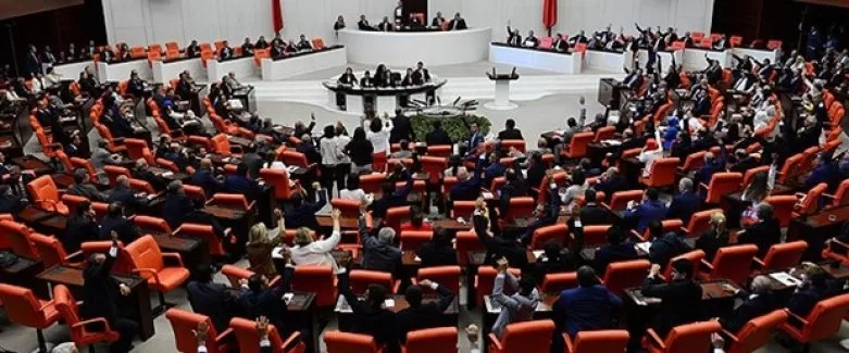 AK Parti Meclis'i olağanüstü toplantıya çağıracak