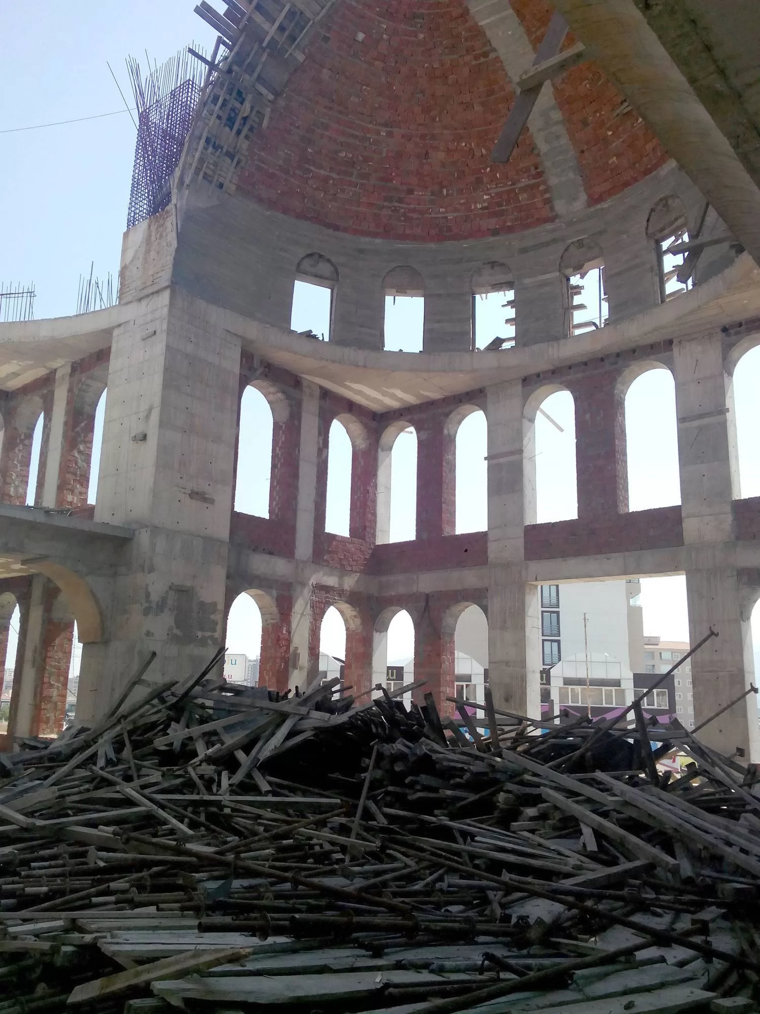 Bursa'da cami iskelesi çöktü:1 yaralı