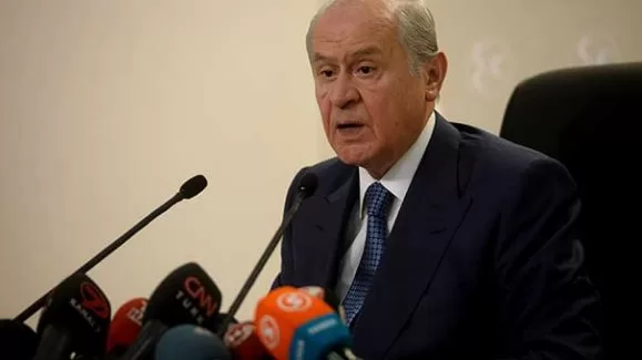 Bahçeli soru soran muhabiri kötü azarladı!