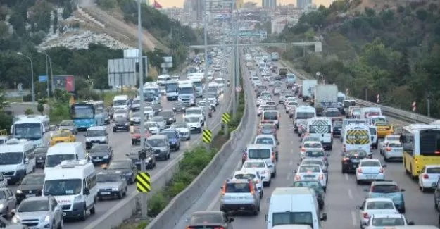 İstanbul'da yol çalışması  trafiği durdurdu
