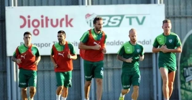 Timsah kaldığı yerden devam ediyor