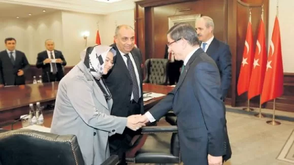 Aile ve Sosyal Politikalar Bakanı "Evde börek açıyorum"