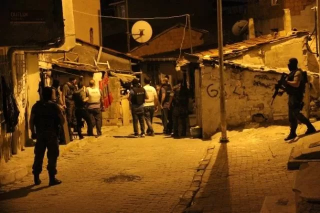 Emniyetten şafak baskını