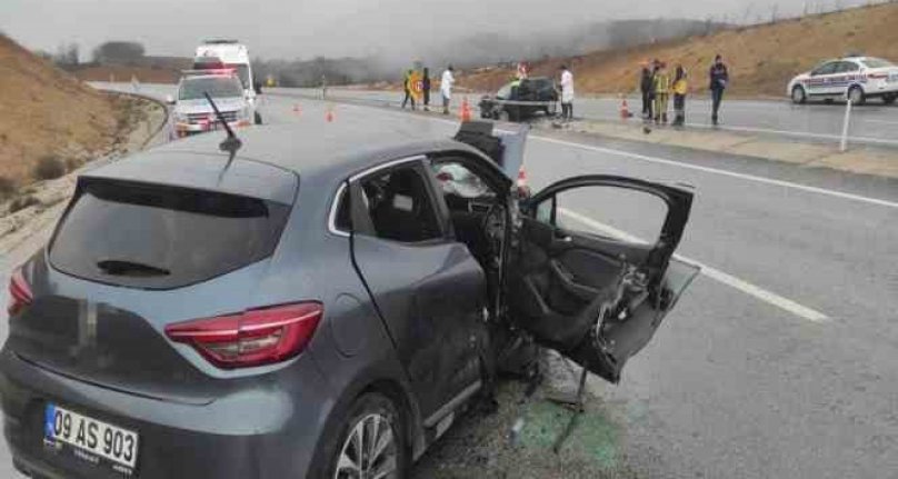 Bursa'da iki otomobil kafa kafaya çarpıştı! Ölü ve yaralılar var