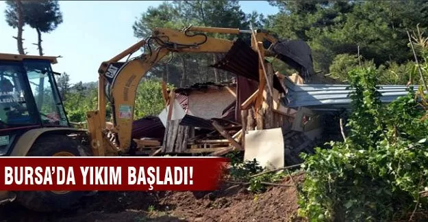 Bursa'da kaçak inşa edilen evler yıkıldı