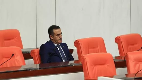 Tek başına kaldı...