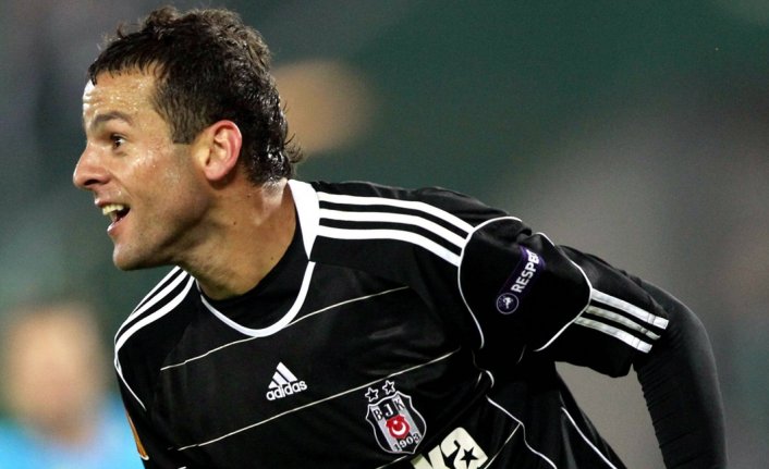 Beşiktaş'ın eski yıldızı Bobo futbolu bırakıyor