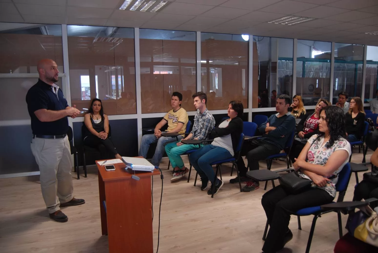 Özhan'dan istihdama tam destek