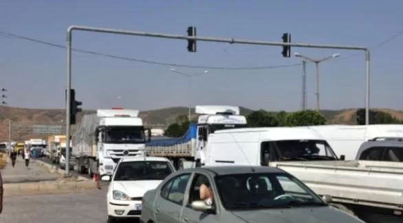 Patlayıcılar nedeniyle trafiğe kapatıldı