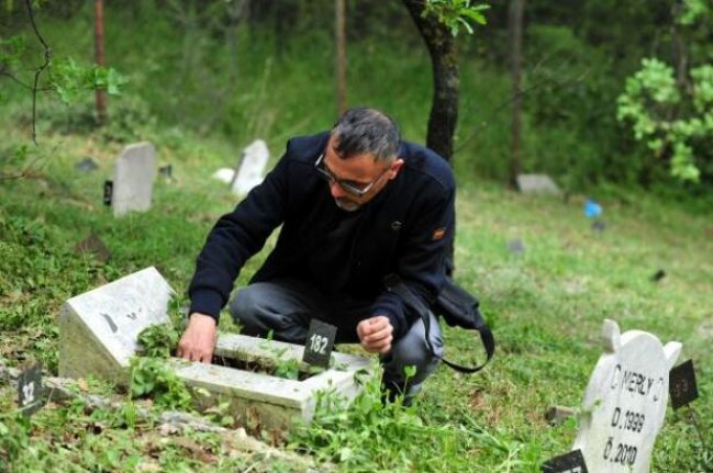 Bursa'da evcil hayvan mezarlığına bayram ziyareti