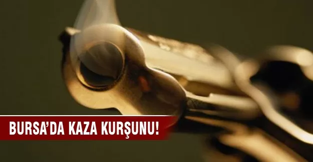 Arkadaşının silahına bakarken kendini vurdu