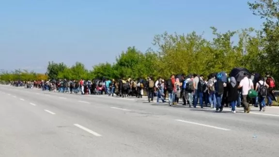 Binlerce Suriyeli  Edirne kapısı'na yürüdü