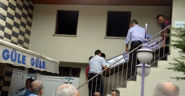 Öğretmen mescitte kendini astı