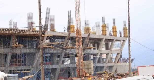 Vince çıkan işçiler 6 saat sonra indirildi