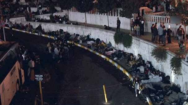 Otogarda kamp kurdular! Bekleyiş sürüyor...