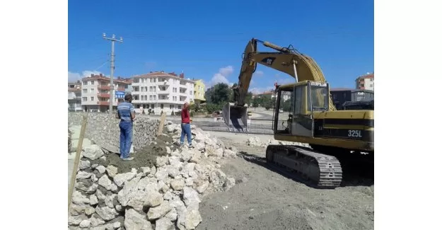 Şantiyeyi baltayla bastılar