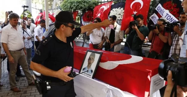 Son yolculuğuna gül suyuyla uğurlandı