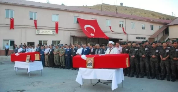 Şehit polisler için tören