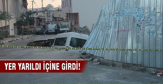Yer yarıldı içine girdi