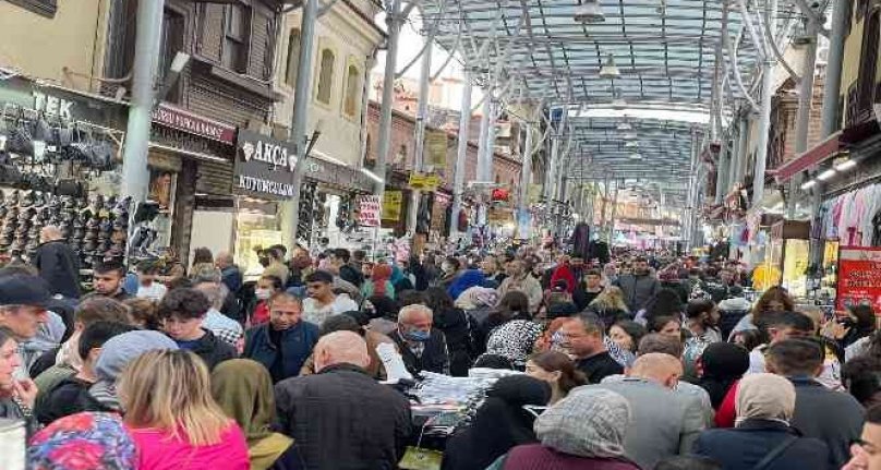 Bursa'da çarşı pazarda bayram bereketi yaşanıyor