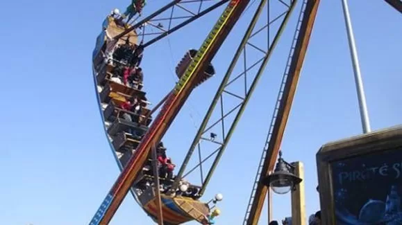 Gondoldan düşen genç kız yaralandı