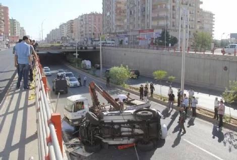 Diyarbakır'da 3 Polis Yaralı