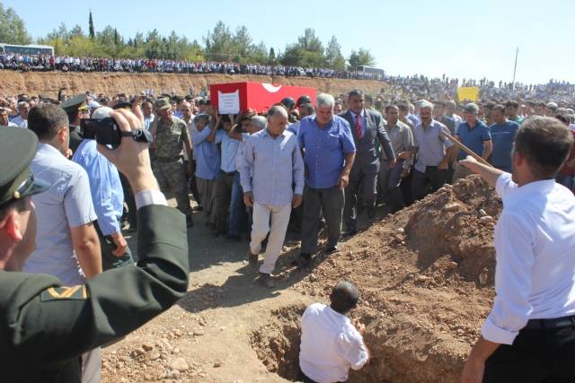 Kahtalı şehit ağıtlarla uğurlandı